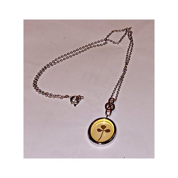 3 Leaf Clover/Shamrock Necklace  Pendant Silver Tone Made In Ireland New - Picture 2 of 4